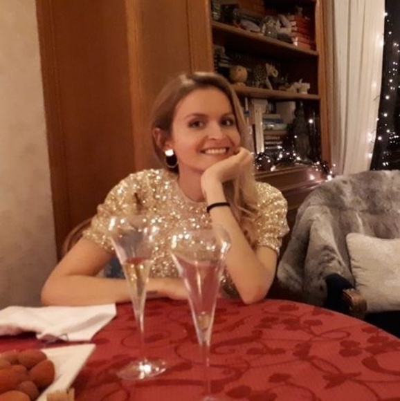 Meet your Posher, Caroline - Picture 1 of 1